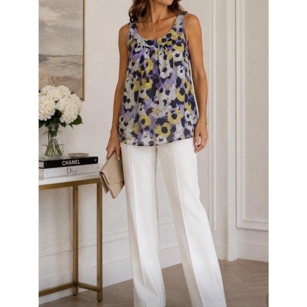 ST. JOHN Silk floral print top Size Medium Sleeveless and scoop neck Purple